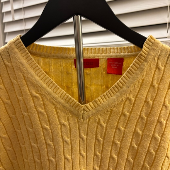 Like New Yellow Izod Cable Knit Sweater Size Large - Picture 3 of 6